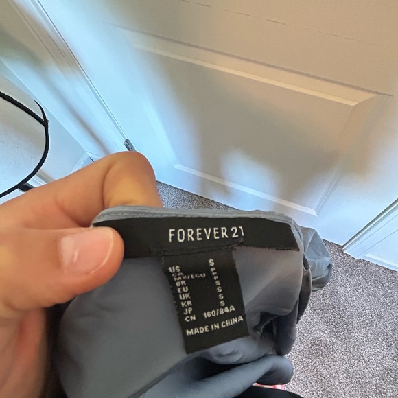 Forever 21 blue silk puffy leave mid sleeve tie front crop top shall - Picture 4 of 4